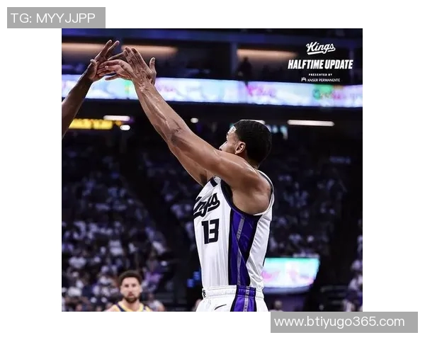 克莱复苏状态回暖表现出色10投5中斩获15分5篮板3三分球 克莱复苏状态回暖表现出色10投5中斩获15分5篮板3三分球